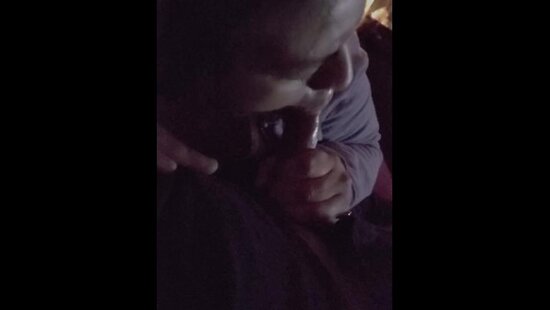 В жарком видео от первого лица похотливая мачеха с удовольствием сосет член и получает сперму в рот